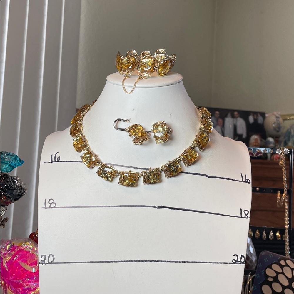 Gold-Toned Confetti Lucite Necklace, Bracelet and Earring Set - Picture 2 of 12